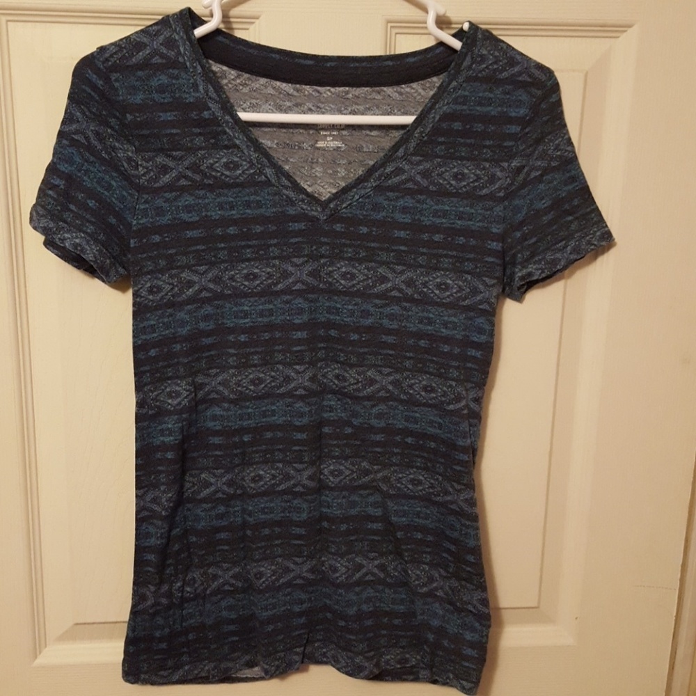 Mossimo printed vneck shirt